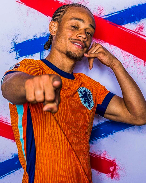 英超與<a href='https://www.m.xiyueyinxiang.com/news/tag/260.html' style='color: blue;'>歐冠</a>賽場：熱刺主帥弗蘭克談哈維 - 西蒙斯表現(xiàn)與換人決