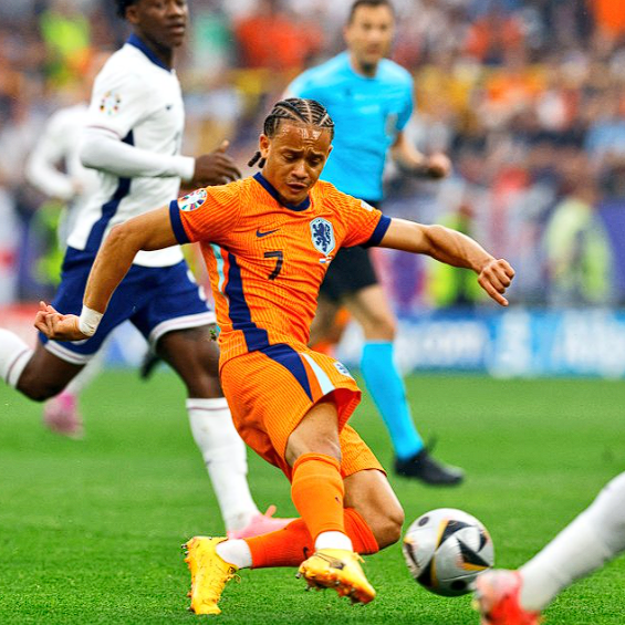 熱刺高價(jià)引援西蒙斯遭質(zhì)疑：表現(xiàn)低迷引多方批評