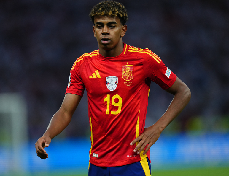 巴薩戰(zhàn)平布魯日，亞馬爾賽后坦然回應(yīng)球迷噓聲與自我定位