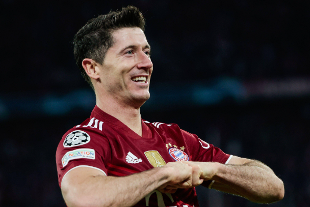 西甲激戰(zhàn)巴薩客場(chǎng)告捷，萊萬(wàn)帽子戲法后暢談賽后心得