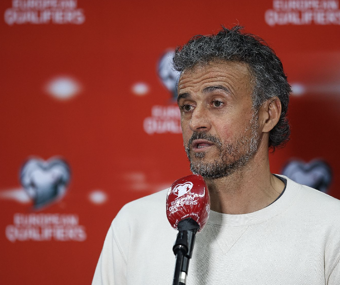 法甲激戰(zhàn)巴黎絕殺里昂，恩里克盛贊球員堅韌精神