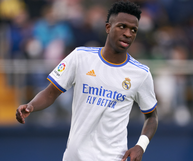 維尼修斯續(xù)約風(fēng)波升級(jí)，皇馬面臨艱難抉擇