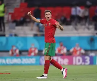 熱刺有意永久簽下外租中場帕利尼亞，與拜仁開啟談判