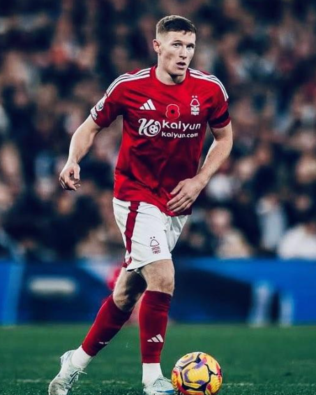 曼聯(lián)明夏中場引援規(guī)劃：埃利奧特·安德森成首選，多線出擊補(bǔ)強(qiáng)陣