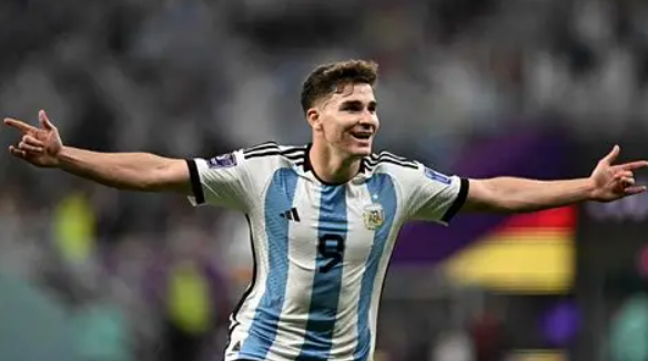 阿爾瓦雷斯轉(zhuǎn)會(huì)<a href='https://www.m.xiyueyinxiang.com/news/tag/259.html' style='color: blue;'>巴黎</a><a href='https://www.m.xiyueyinxiang.com/news/tag/1152702.html' style='color: blue;'>圣日耳曼</a>傳聞分析