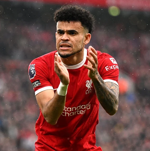 拜仁鋒將迪亞斯紅牌禁賽：歐冠賽場暴力犯規(guī)的嚴肅審視