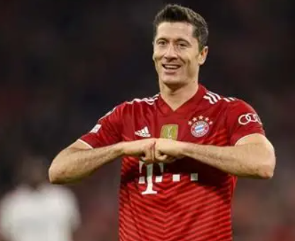 萊萬新諾坎普首秀破門，續(xù)寫巴薩傳奇篇章