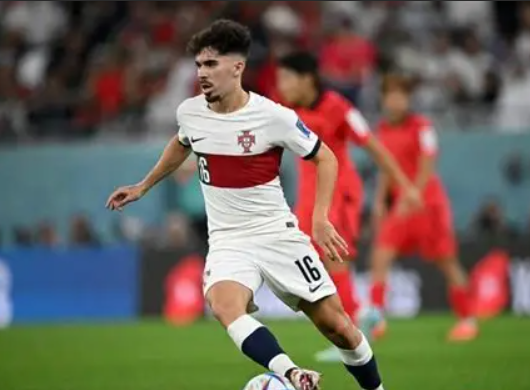 歐冠激戰(zhàn)：維蒂尼亞帽子戲法助力巴黎逆轉(zhuǎn)，暢談賽場感悟